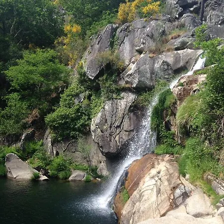 度假居 Recantos Da Montanha度假屋 Candal (Viseu)